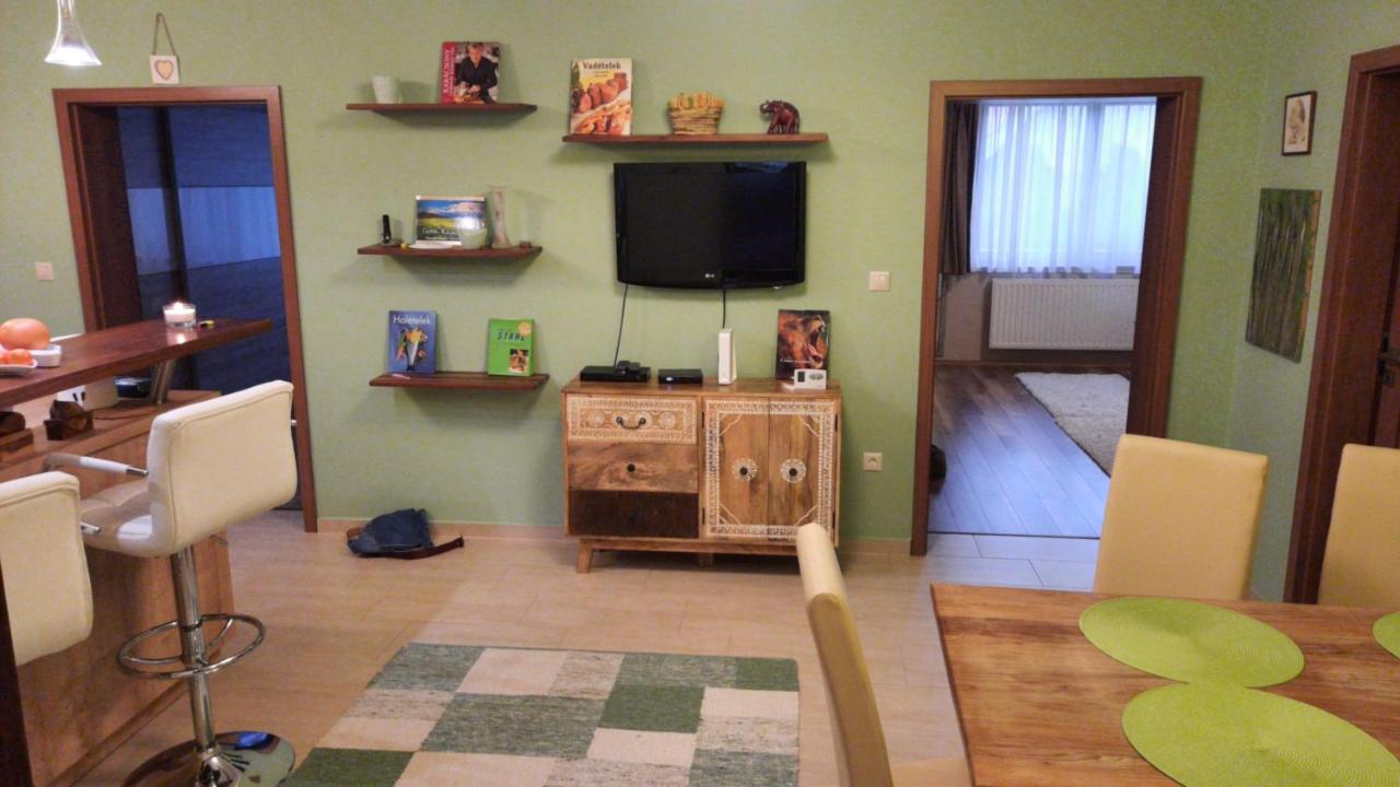 Aranypatak Apartmanhaz 松博特海伊 外观 照片